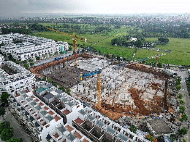 Hà Nội tạm dừng xét duyệt dự án NOXH mới, dồn lực cho quỹ nhà tái định cư phục vụ dự án trọng điểm - Ảnh 1.