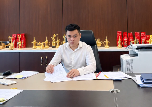 Ông Đặng Lê Nguyên Vũ cấp dưỡng 10 tỷ đồng/năm cho 4 người con, từng căn dặn ba điều trước khi con trai cả làm Phó Tổng ảnh 1 Ông Đặng Lê Nguyên Vũ cấp dưỡng 10 tỷ đồng/năm cho 4 người con, dạy con điều gì trước khi con trai cả làm Phó Tổng? - Ảnh 1.