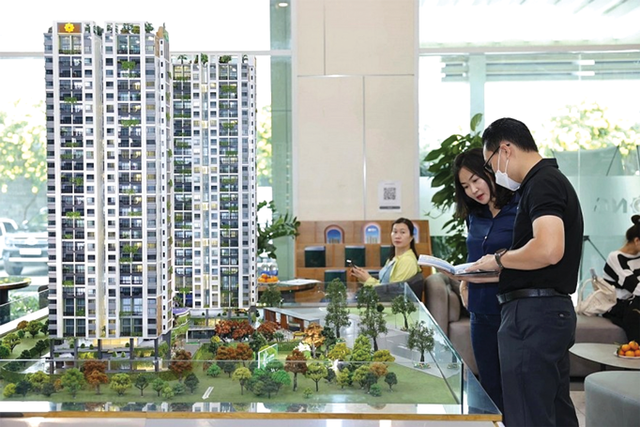 Nhiều người có tiền gửi tiết kiệm, mua vàng chờ giá nhà giảm 30-50%: Phó chủ tịch Hiệp hội BĐS nói gì? ảnh 2 Phó Chủ tịch Hiệp hội Bất động sản: Kỳ vọng giá nhà giảm sâu 30 - 50% là không có cơ sở thực tiễn - Ảnh 2.