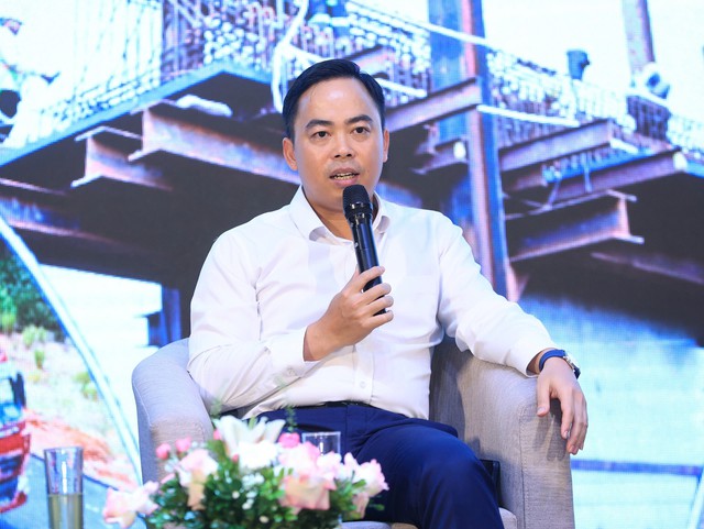 Giá nhân công xây dựng chạm mức 1 triệu đồng/công, doanh nghiệp chấp nhận trả lương trước 3 tháng để giữ người - Ảnh 2.