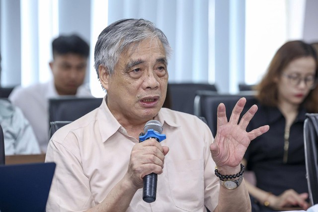 PGS.TS Trần Đình Thiên: Muốn tái thiết Vĩnh Hưng, trước hết phải làm điều này ảnh 1 PGS.TS Trần Đình Thiên: Muốn tái thiết Vĩnh Hưng, trước hết phải làm điều này với người dân - Ảnh 1.