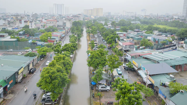 Vĩnh Hưng trước cuộc tái thiết: Kề những khu đô thị triệu đô, đường vẫn chật hẹp cứ mưa là ngập ảnh 1 Vĩnh Hưng trước cuộc tái thiết: Kề những khu đô thị triệu đô, đường vẫn chật hẹp cứ mưa là ngập - Ảnh 1.