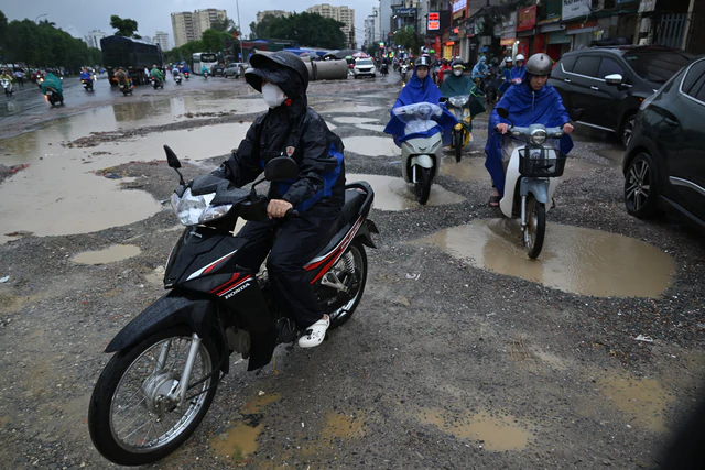 Vĩnh Hưng trước cuộc tái thiết: Kề những khu đô thị triệu đô, đường vẫn chật hẹp cứ mưa là ngập ảnh 5 Vĩnh Hưng trước cuộc tái thiết: Kề những khu đô thị triệu đô, đường vẫn chật hẹp cứ mưa là ngập - Ảnh 5.