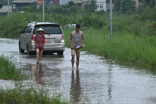 Vĩnh Hưng trước cuộc tái thiết: Kề những khu đô thị triệu đô, đường vẫn chật hẹp cứ mưa là ngập ảnh 8 Vĩnh Hưng trước cuộc tái thiết: Kề những khu đô thị triệu đô, đường vẫn chật hẹp cứ mưa là ngập - Ảnh 8.