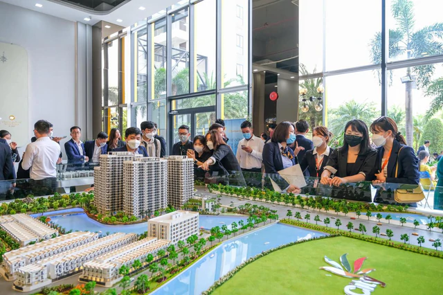 Giá bất động sản chiết khấu mạnh nhưng chuyên gia cảnh báo 4 điều người vay ngân hàng phải tính trước khi xuống tiền - Ảnh 2.